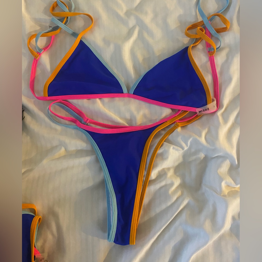 Shein size Medium bottoms, tops are both a medium and a large
